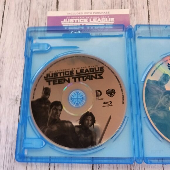 Justice League vs Teen Titan DVD and Blu-Ray 2 Disc Animated Movie - Picture 3 of 5